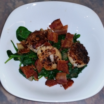 Seared Scallops With Spinach and Bacon
