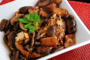 Slow Cooker Balsamic Chicken With Pears And Portabella Mushrooms